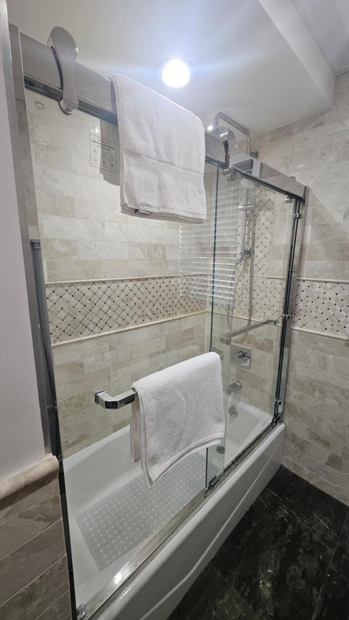 Luxury Hotel-Style Room In Queens, 뉴욕 외부 사진